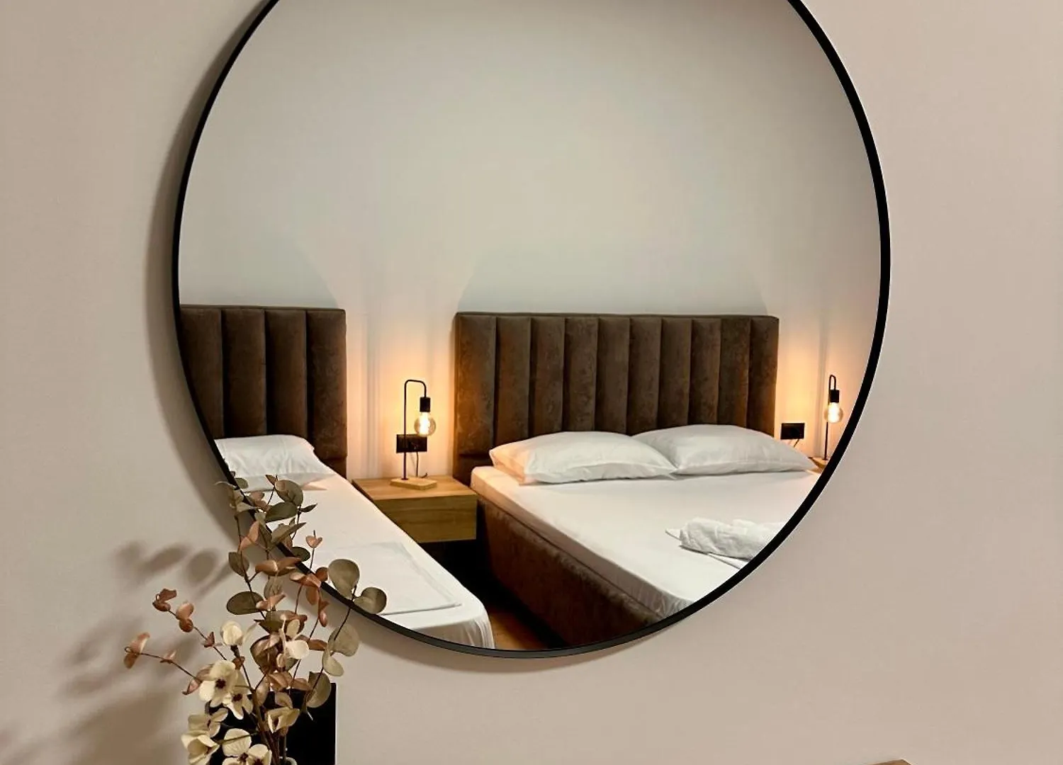Lidia Apartments Sarande contacts