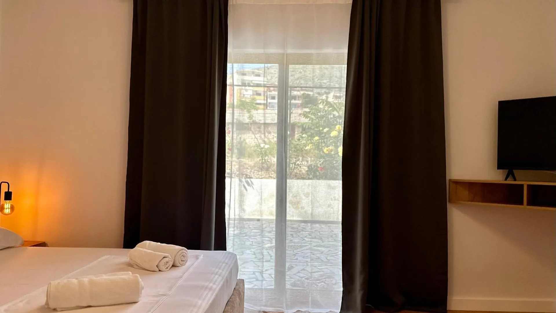 Lidia Apartments Sarande